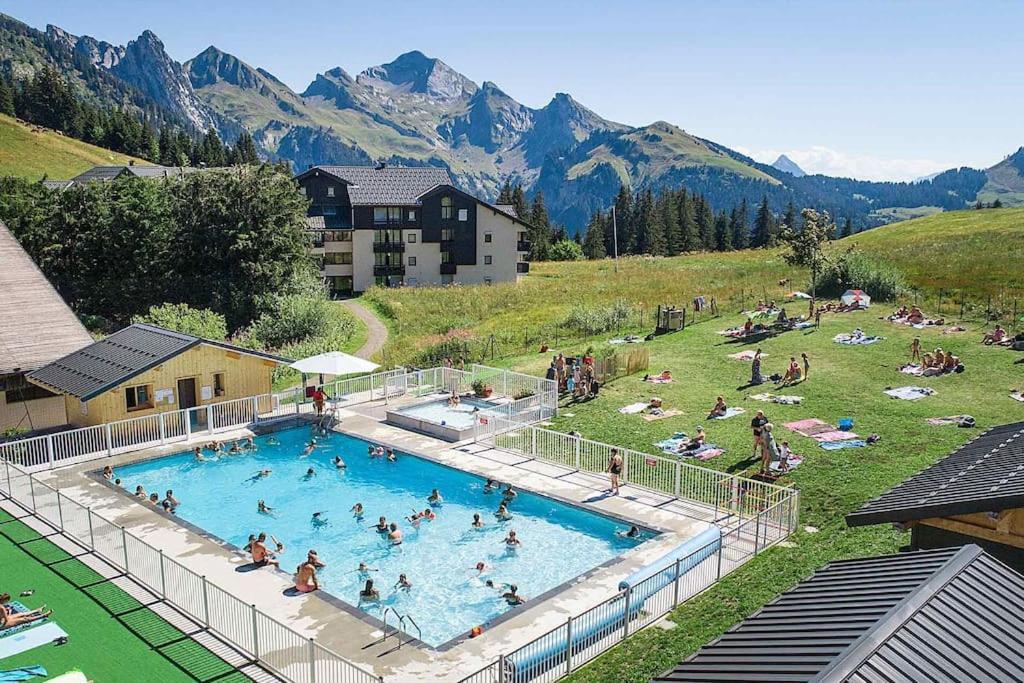 Appartement La Clusaz Avec Terrasse Sur Les Pistes De Ski Manigod Exterior foto