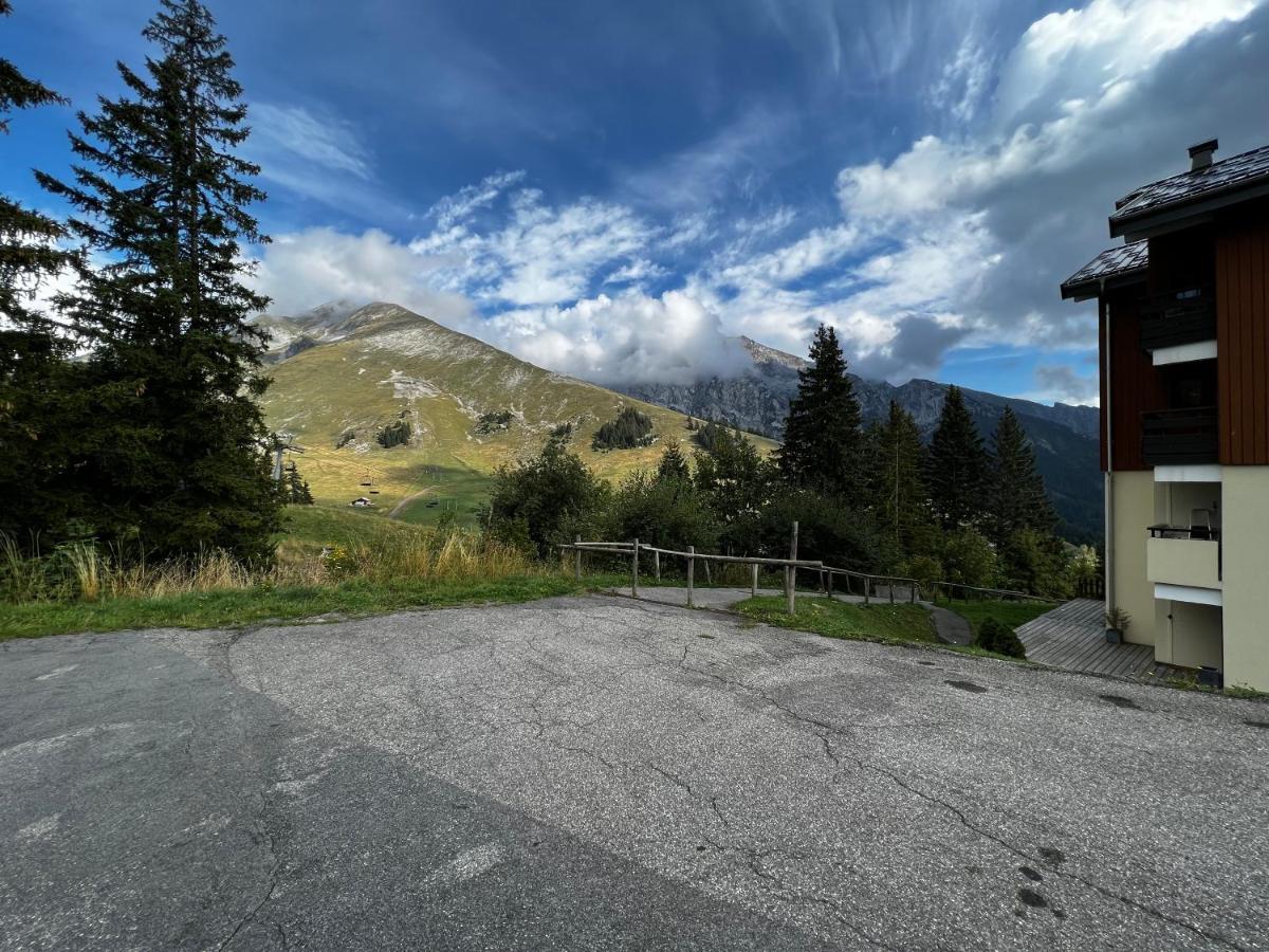 Appartement La Clusaz Avec Terrasse Sur Les Pistes De Ski Manigod Exterior foto